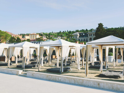 Namiot aluminiowy czy stalowy – który stelaż wybrać?